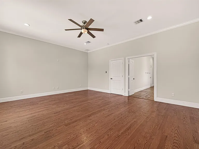 2211 Silverbonnet St — Photo 29