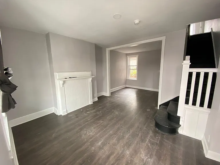 1332 N Hobart St — Photo 4