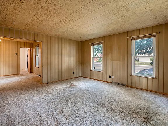 3rd image of 504 N Elm Ave