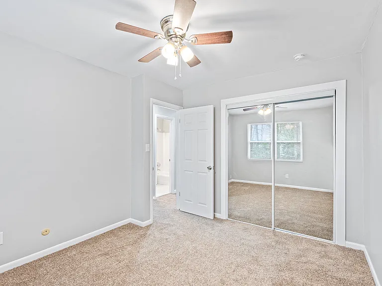 Georgian Oaks Apartments — Photo 14