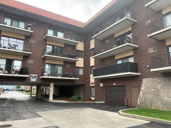 9520 S Mayfield Ave #202, Oak Lawn, IL 60453