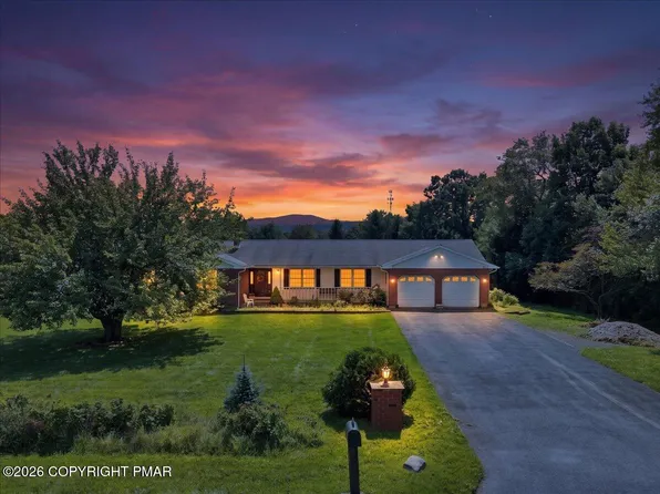 114 Amy Ln, Brodheadsville, PA 18322