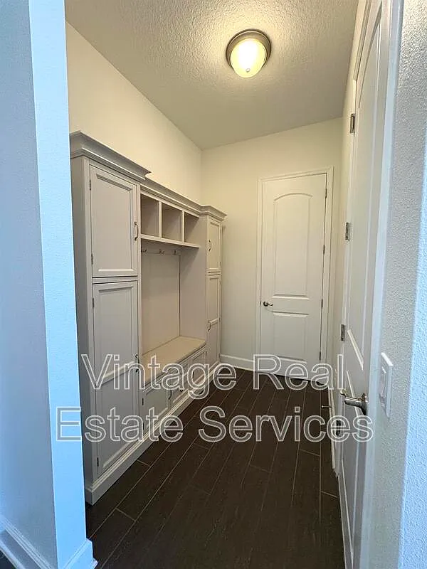 3 bed, 3.0 bath, 2507 sqft, $2,900 — Photo 4