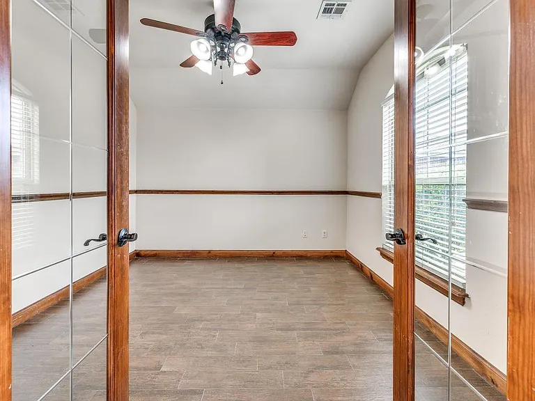 2121 Mill Creek Way — Photo 4