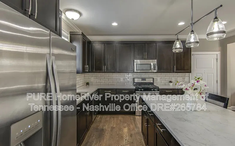 2 bed, 2.5 bath, 1958 sqft, $2,950 — Photo 4