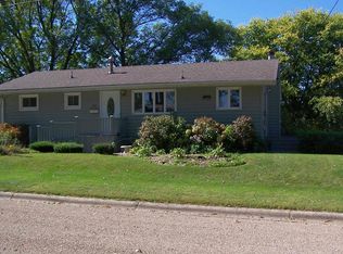 401 9th St, Grundy Center, IA 50638