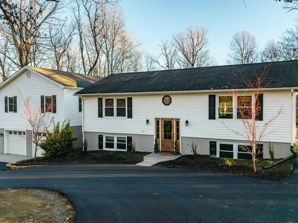 38 Shady Pond Ln, Stuarts Draft, VA 24477