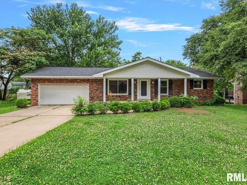 1st image of 10 Burr Oak Dr