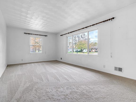 2nd image of 5647 Lucerne Ave