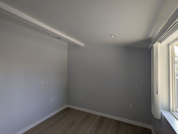 3rd image of 8610 Colbath Ave