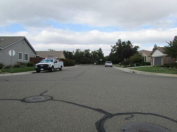 Exterior Neighborhood (street photo)