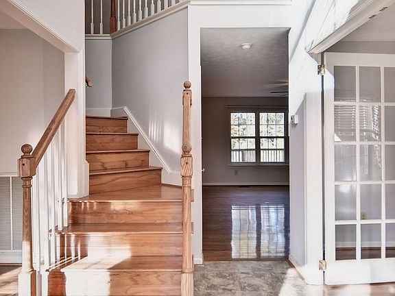 5th image of 16 Evans Grove Dr