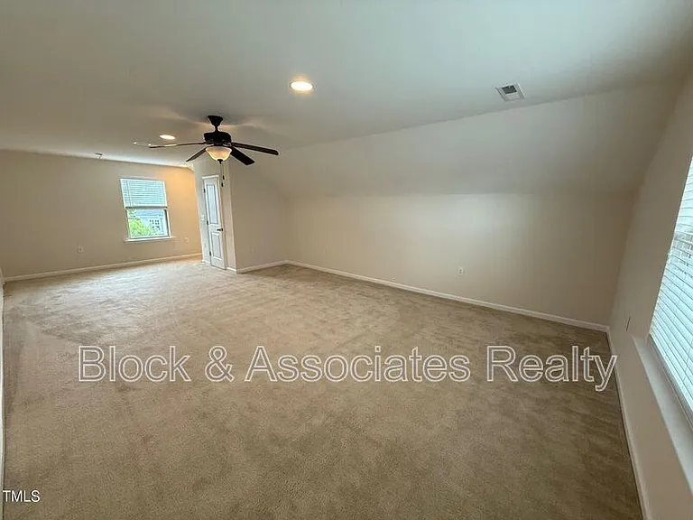238 Begen St — Photo 33