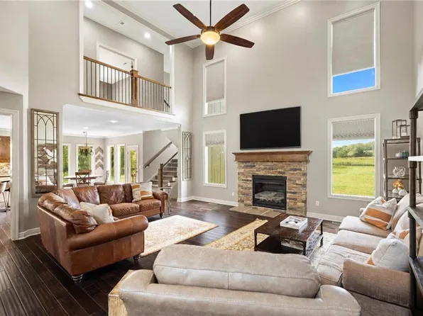 34508 Jingo Rd, Paola, KS 66071
