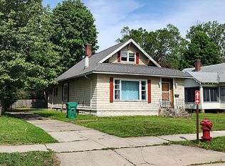 1006 N Main St, Three Rivers, MI 49093