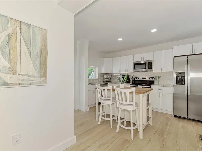 1731 Redwood St — Photo 13