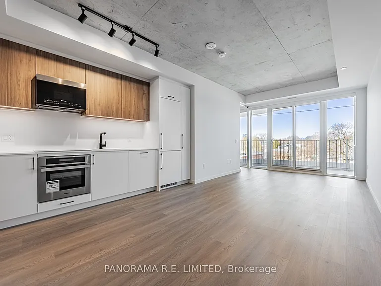 689 The Queensway #415 — Photo 1