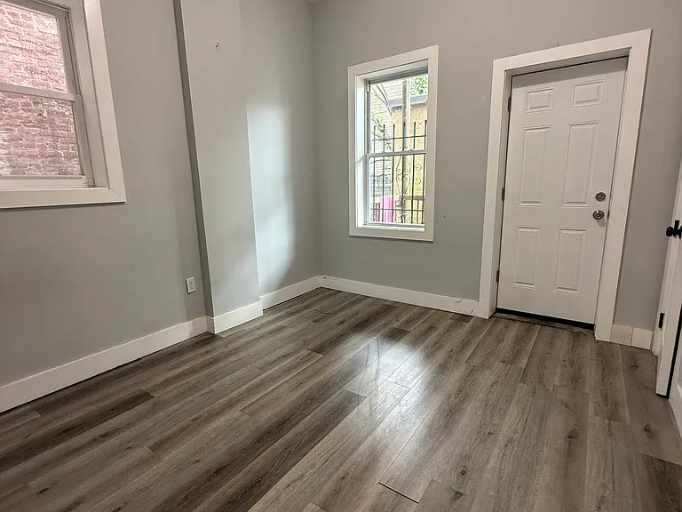 186 Hawthorne Ave #1L — Photo 2