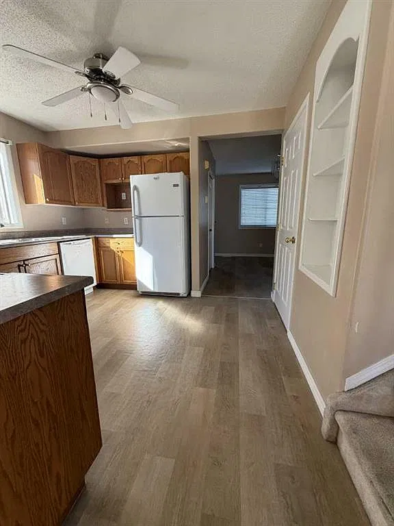 4 bed, 1.5 bath, 1280 sqft, $1,800 — Photo 2