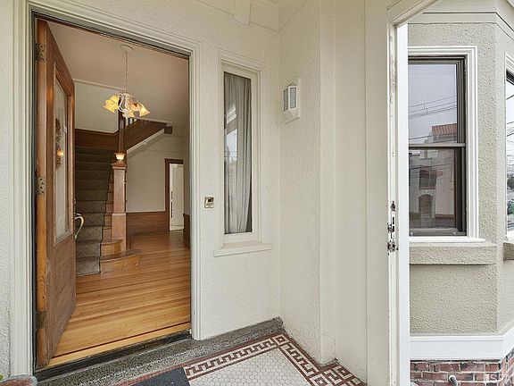 4th image of 1346 27th Ave