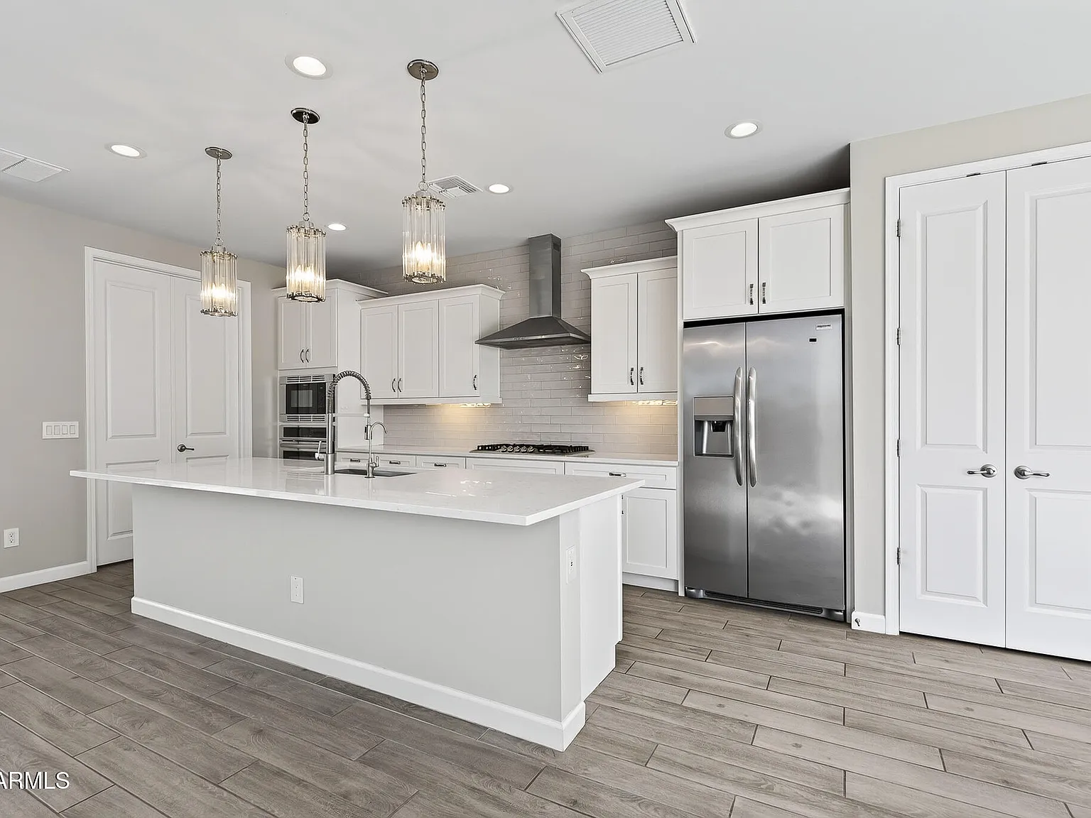 3 bed, 2.0 bath, 2154 sqft, $3,800 — Photo 3