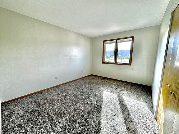 5th image of 18066 Poplar Ln
