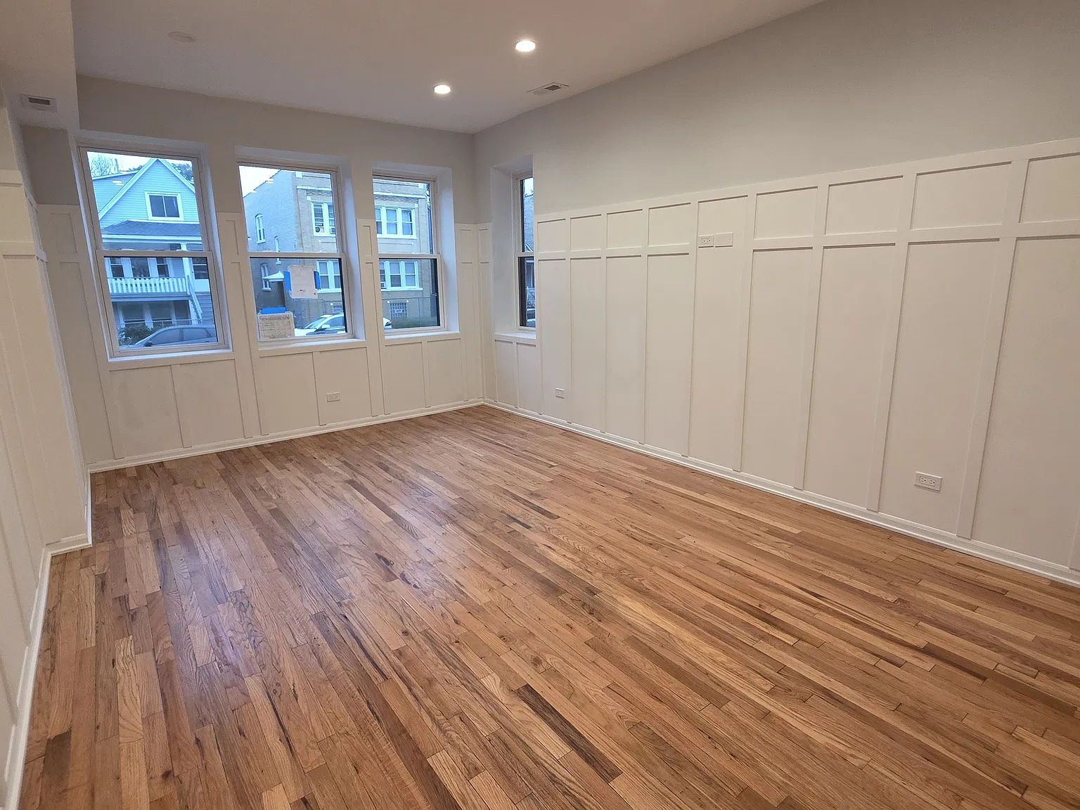 3225 N Kenneth Ave — Photo 1