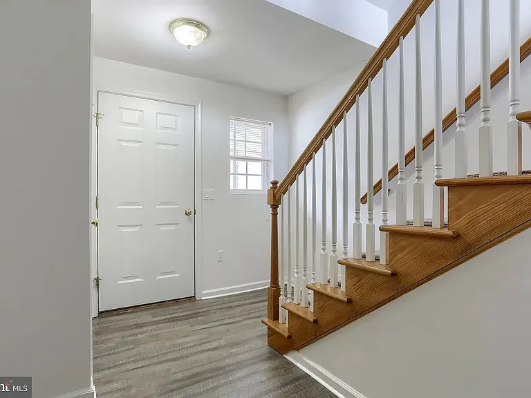 2120 Autumn Ct — Photo 3