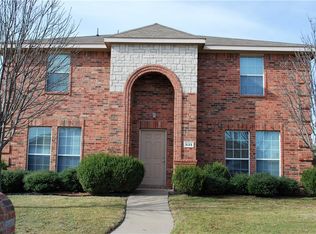 825 Clear Creek Dr, Desoto, TX 75115