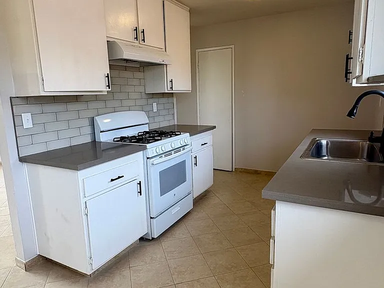 1951 N Ventura Rd — Photo 19