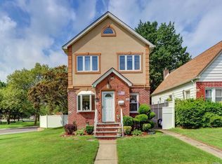 4864 186th St, Fresh Meadows, NY 11365