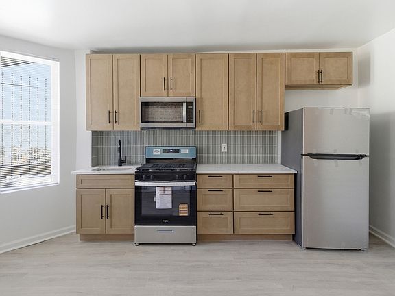 4th image of 2322 Callow Ave #2