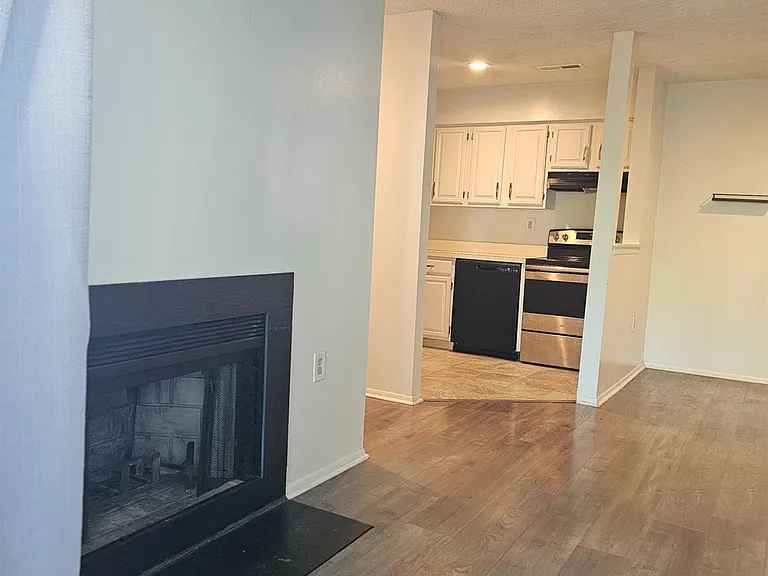 2307 Aspen Dr — Photo 6