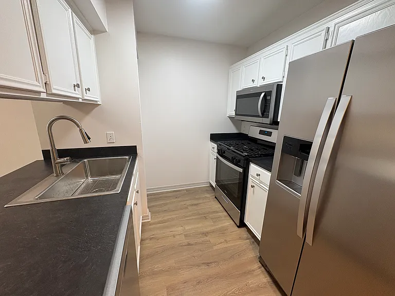 3914 Green Mountain Dr — Photo 6