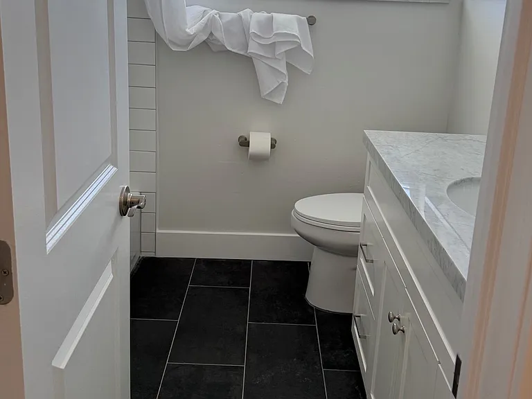 Hallway full bath