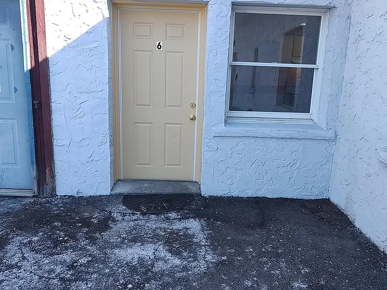 34 Railroad St #6 — Photo 10