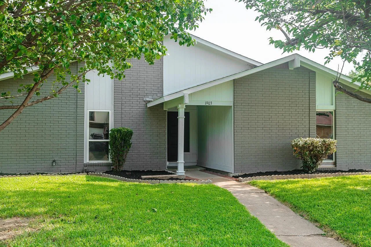 4 bed, 1929 sqft, $2,500 — Photo 1