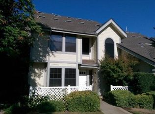 921 E Foxhill Dr, Fresno, CA 93720