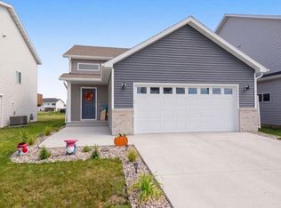 6892 Joseph St, Horace, ND 58047