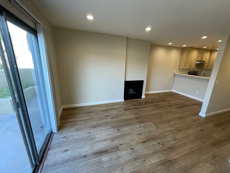 615 W Milford St — Photo 24