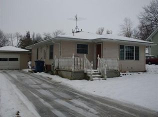 912 E 3rd St, Pella, IA 50219