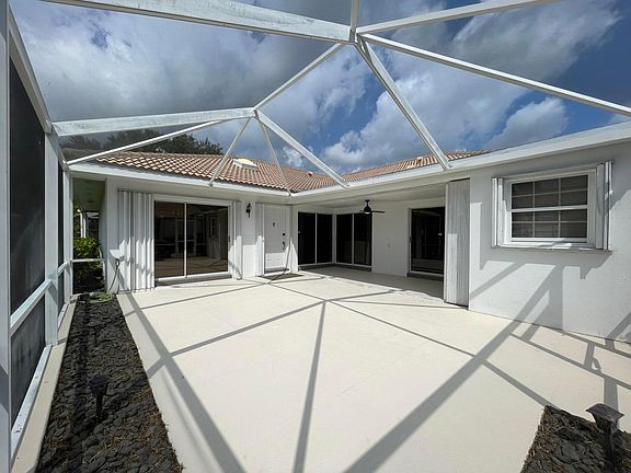 3rd image of 6503 Geminata Oak Court