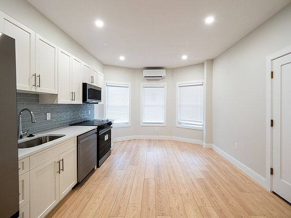 3rd image of 20 Winslow Rd #1
