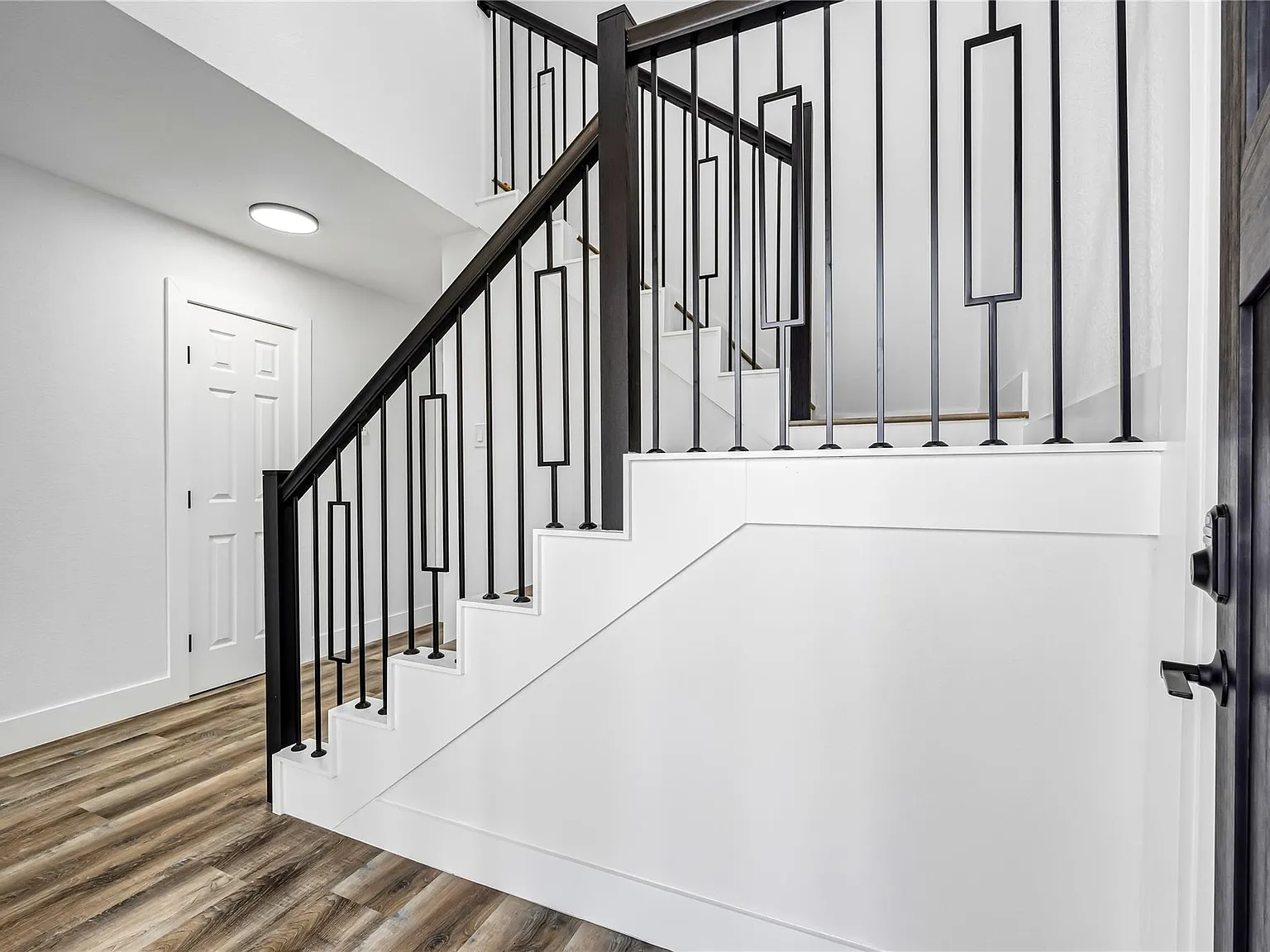 4 bed, 2.5 bath, 2043 sqft, $2,300 — Photo 3
