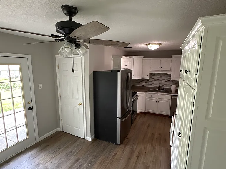 921 Gustane Dr — Photo 6