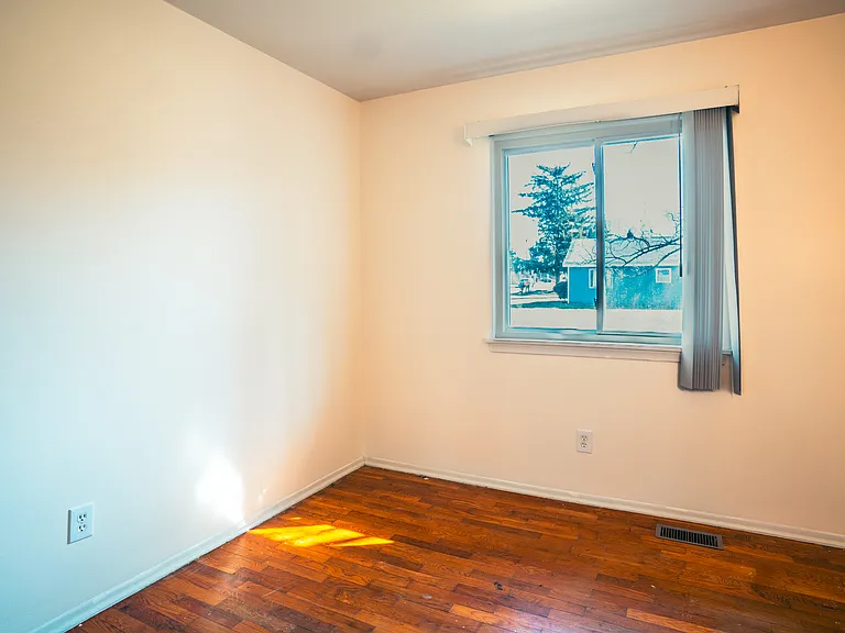 1490 Brady Ave — Photo 15