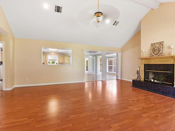 4th image of 432 Broussard St