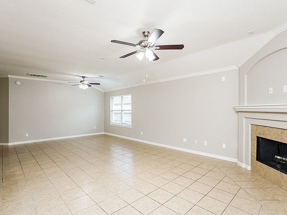 5th image of 403 Magnolia Estates Dr