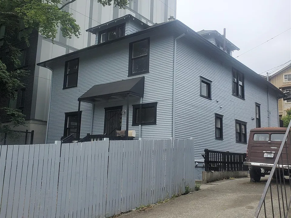 5007 Brooklyn Ave NE