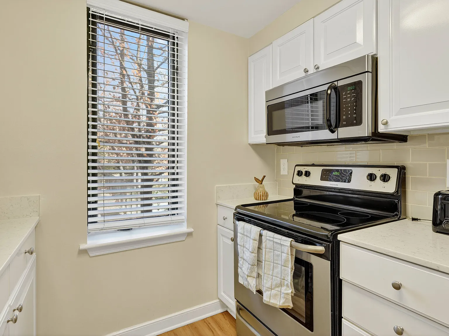 The Saratoga Apartments — Photo 2